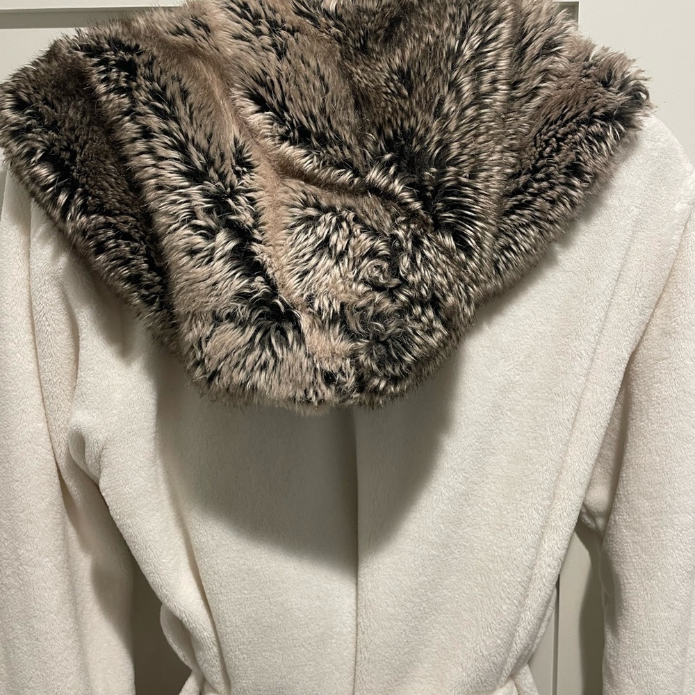 Pottery Barn Cream and Brown Faux Fur Trim Robe - Picture 10 of 11
